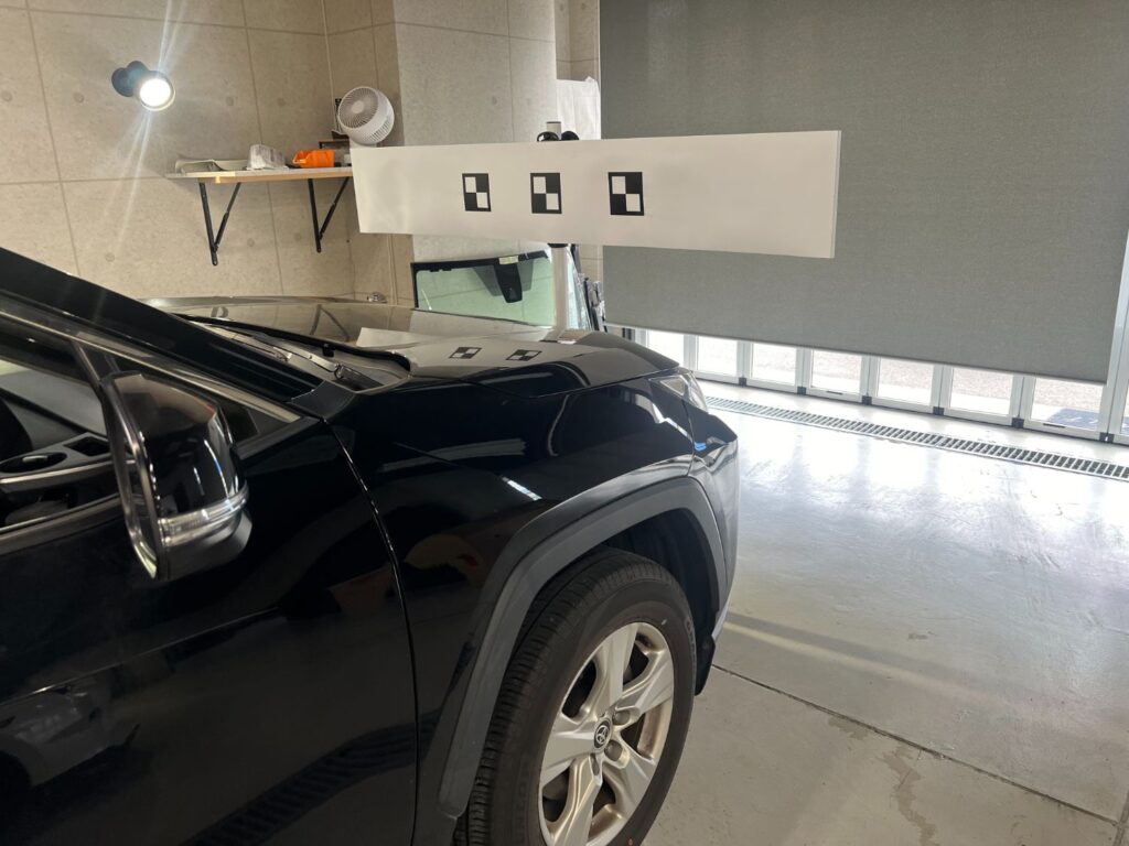 トヨタ（RAV4）前方認識カメラのエーミング施工